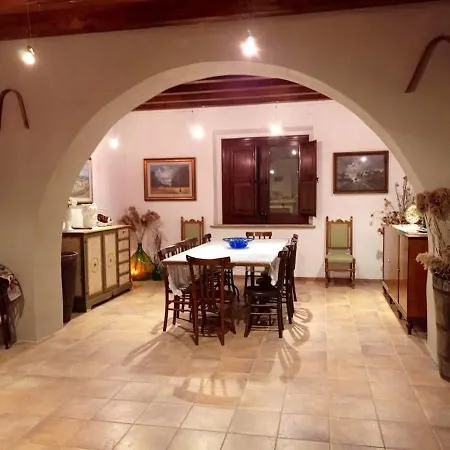 Spacious House With Sea View שאקה