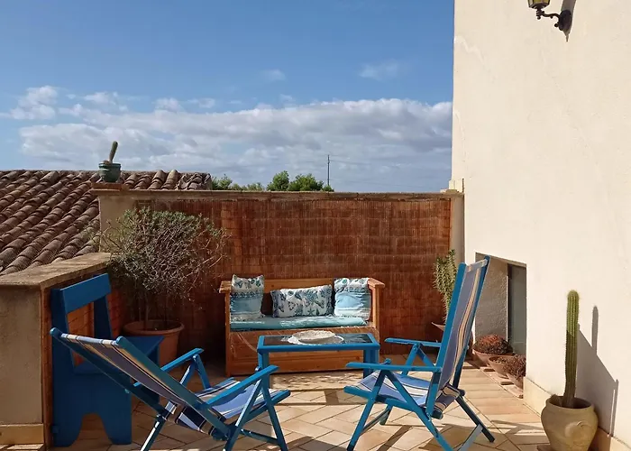 Hébergement de vacances Spacious House With Sea View *