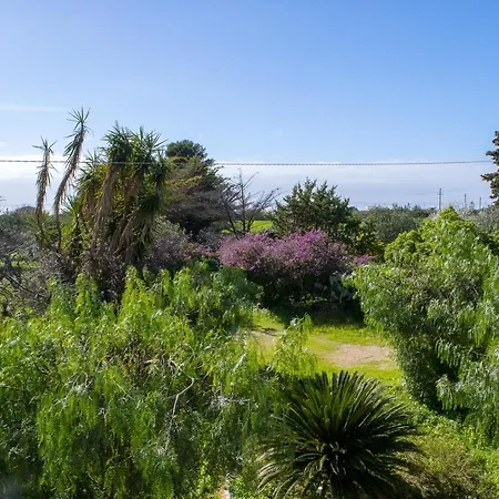 Spacious House With Sea View Nyaraló *