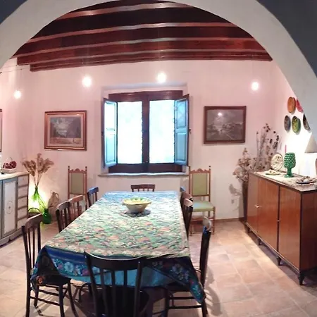 Spacious House With Sea View Nyaraló *