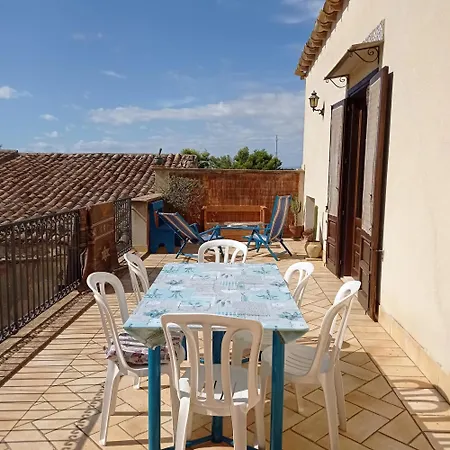 Spacious House With Sea View *